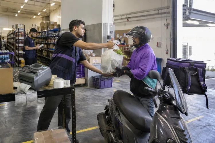 The Quick Commerce Dilemma: Why Quick Commerce GCC Brands Can’t Quit Unprofitable Speed